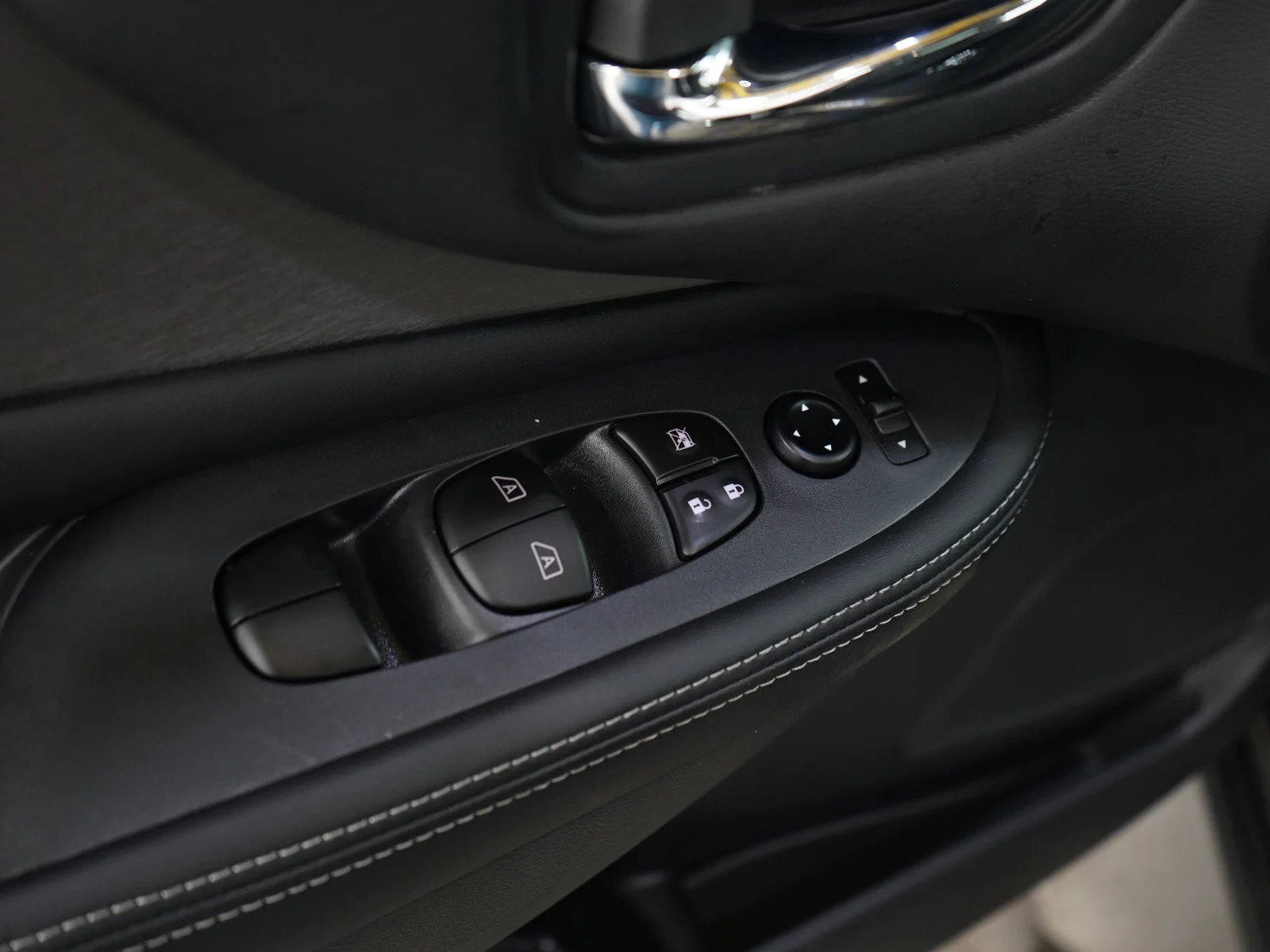 Used 2024 Super Black Nissan SV image 19