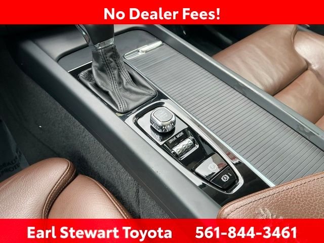Used 2019 White Volvo T5 Momentum image 50