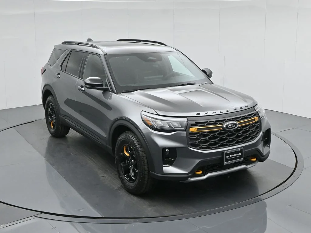 New 2026 Carbonized Gray Metallic Ford Tremor image 45