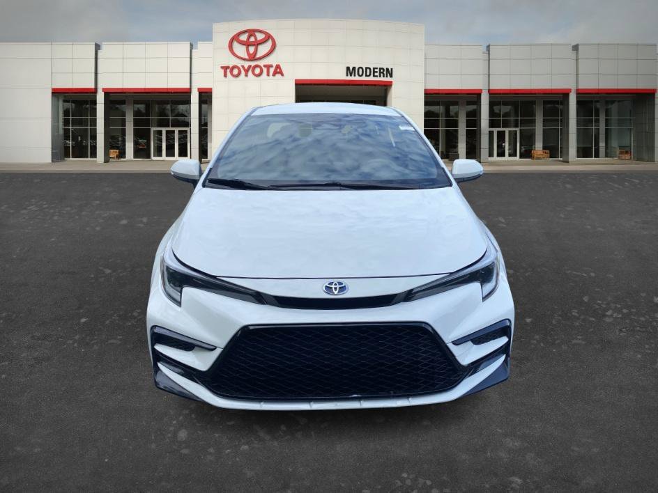 Certified Used 2023 Ice Cap Toyota SE image 2