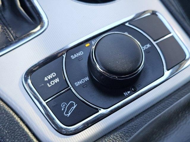 Used 2018 Billet Silver Metallic Clearcoat Jeep  image 9