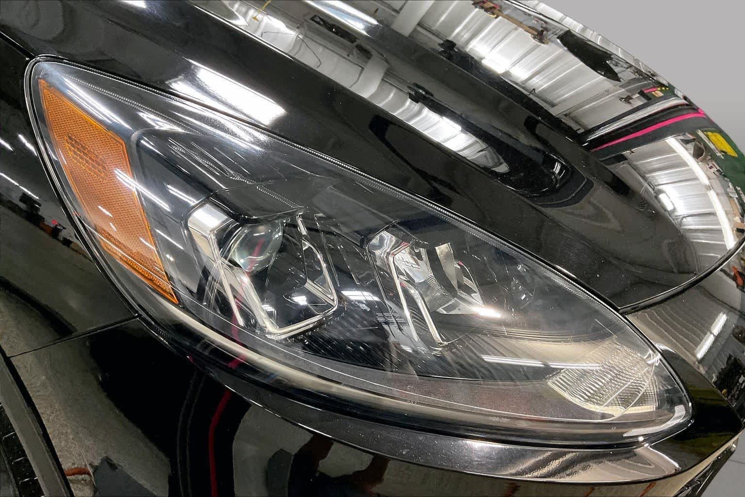 Used 2020 Agate Black Metallic Ford SE image 27