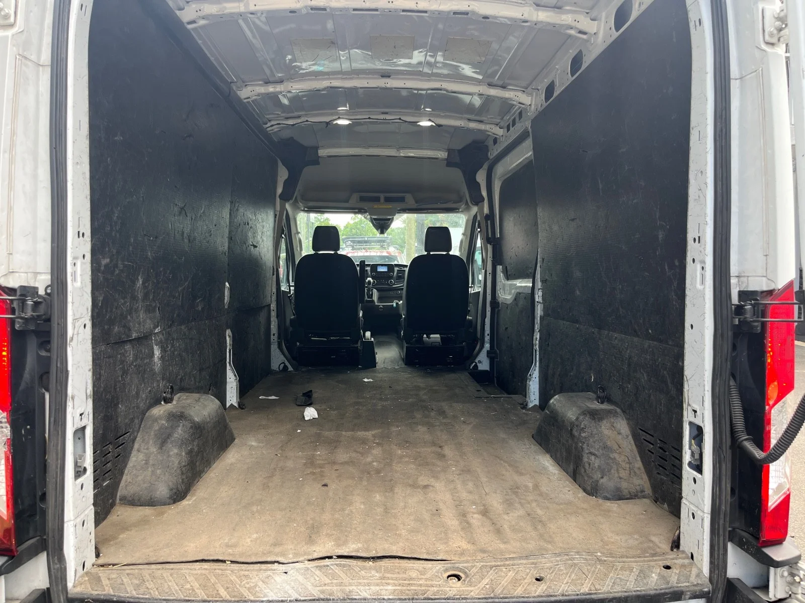 Used 2020 Oxford White Ford T250 MED ROOF image 6