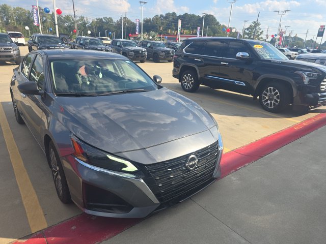 Used 2024 Gray Nissan 2.5 SV image 1