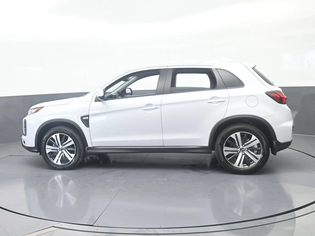 New 2027 White Diamond Mitsubishi 2.0 ES 2WD image 3