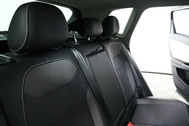 New 2026 Deep Black Pearl Volkswagen SE image 21