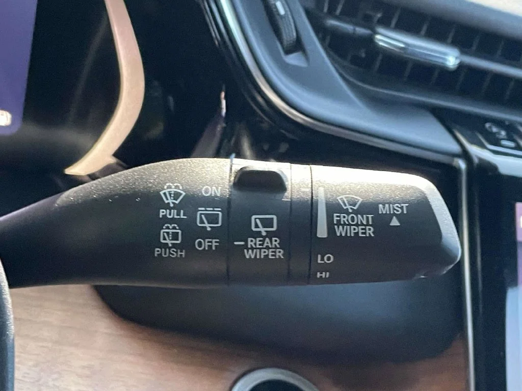 Used 2023 White Jeep Summit image 32