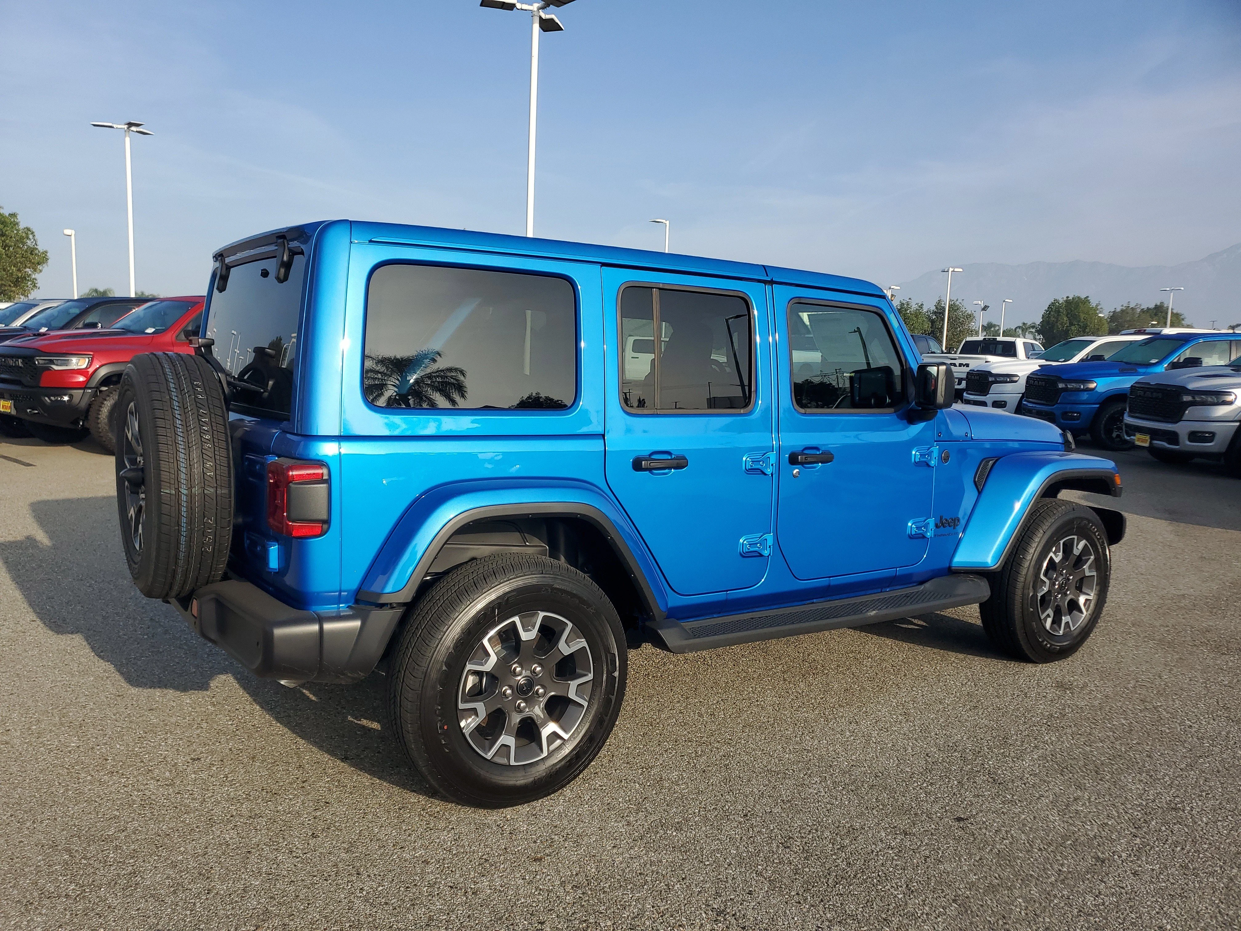 New 2026 Hydro Blue Pearl-Coat Exterior Paint Jeep Sahara image 2