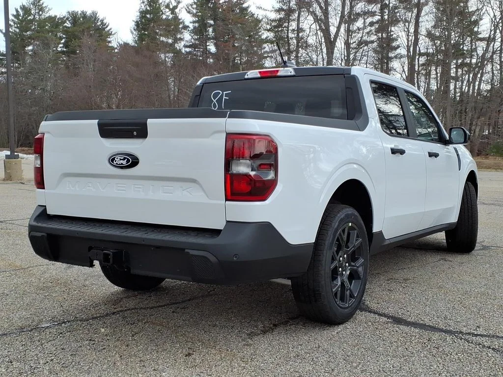 New 2026 Oxford White Ford XLT image 4
