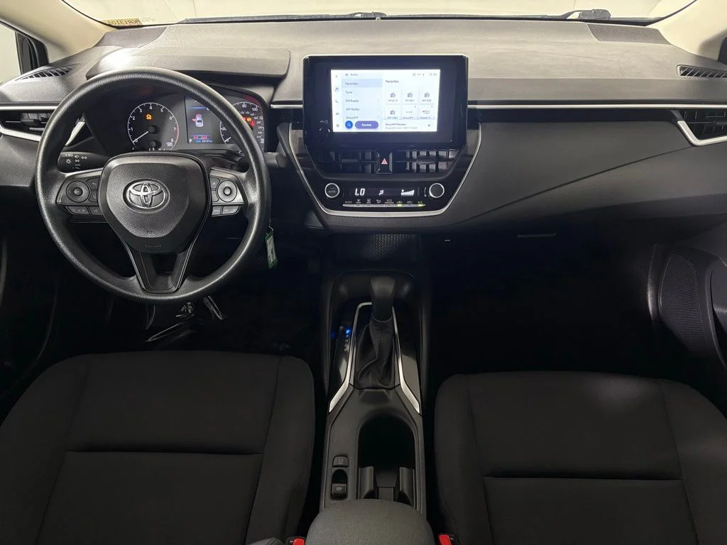 2025 Toyota Corolla LE - Photo 28