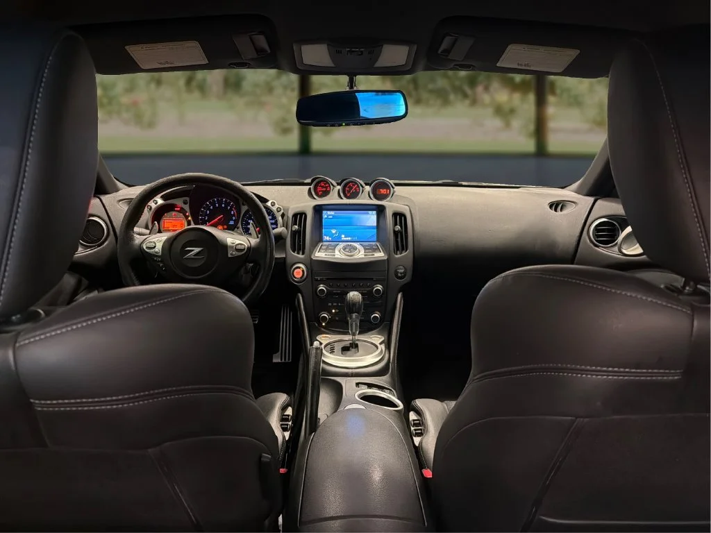 Used 2009 Gray Nissan Touring image 31