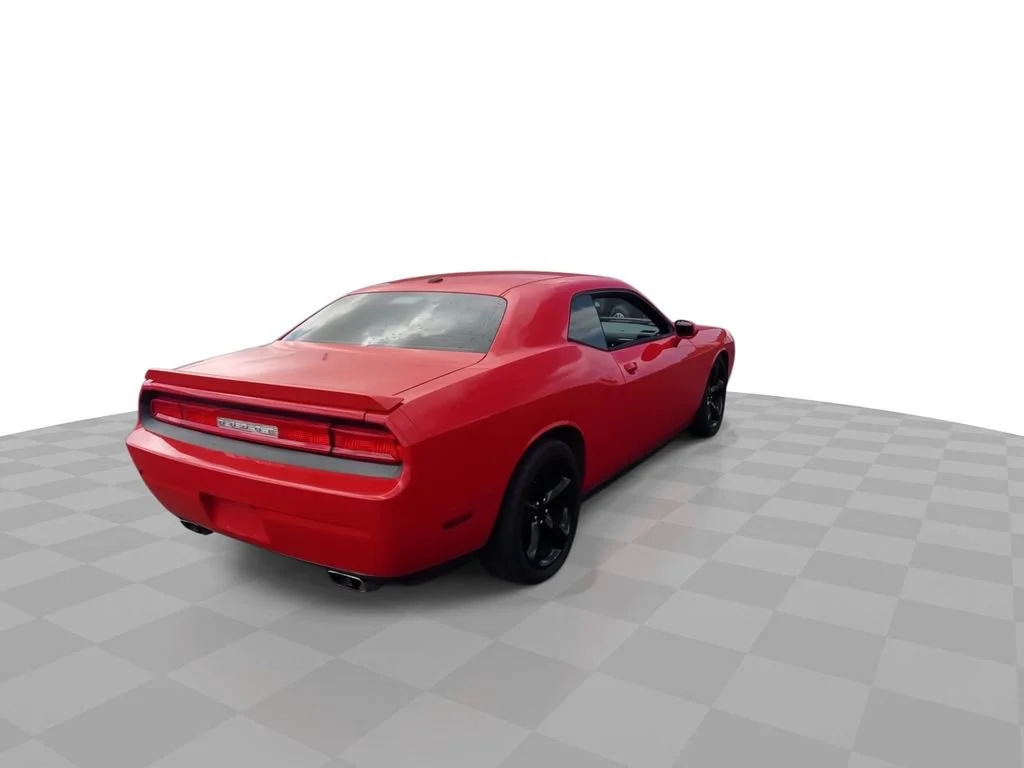 Used 2014 Red Dodge R/T image 3