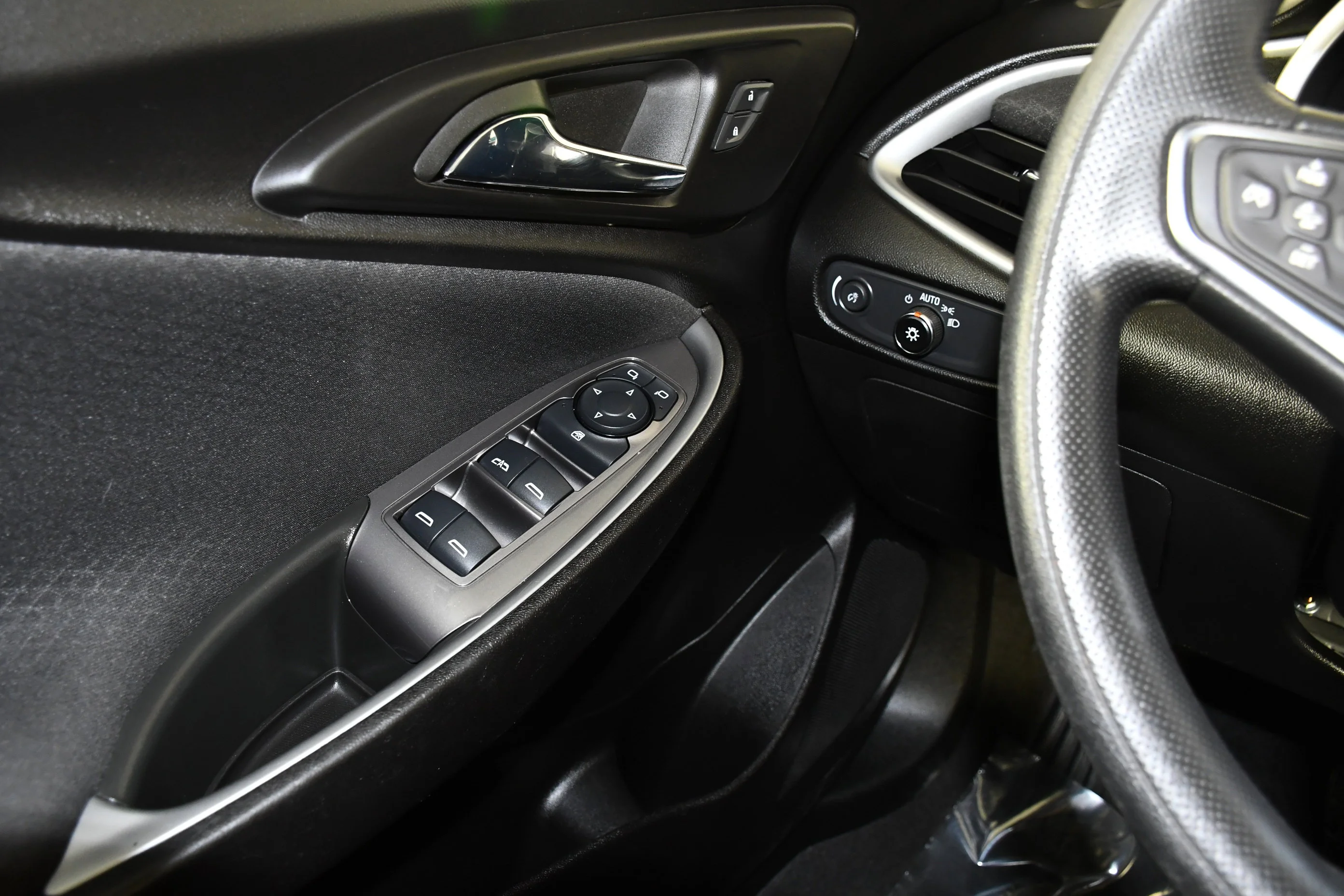 Used 2024 Sterling Gray Metallic Chevrolet LT image 33