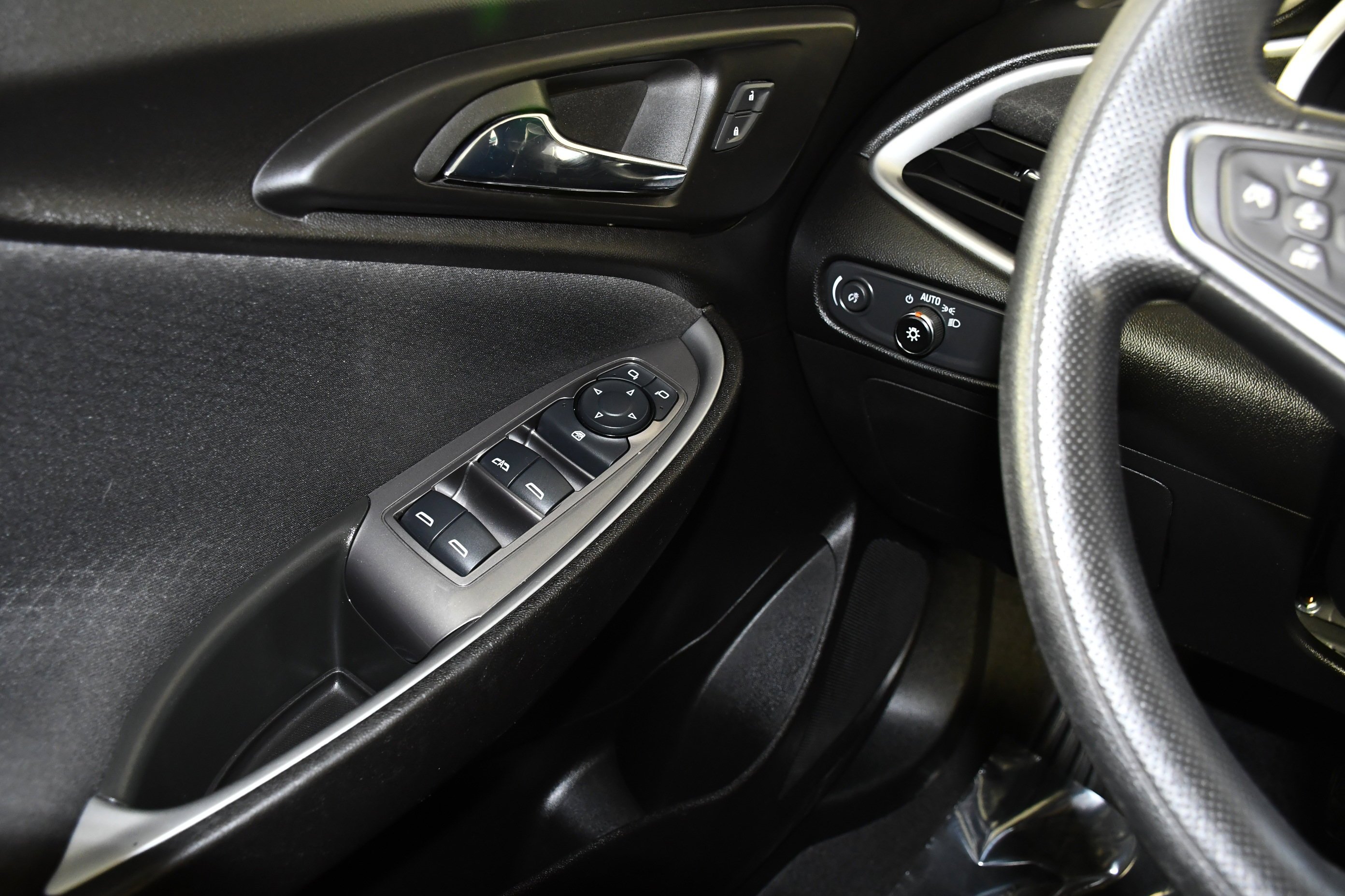 Used 2024 Sterling Gray Metallic Chevrolet LT image 33
