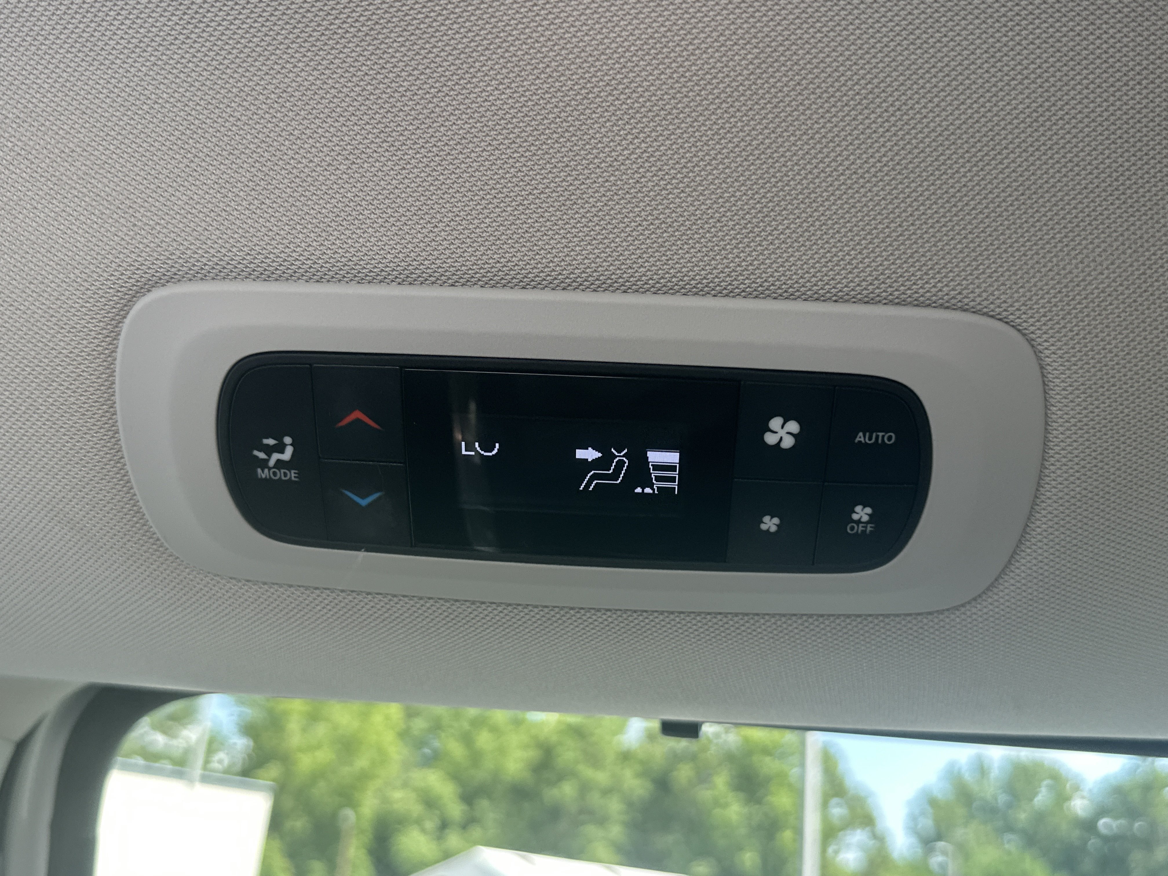 Used 2022 Bright White Clearcoat Chrysler Touring L image 24