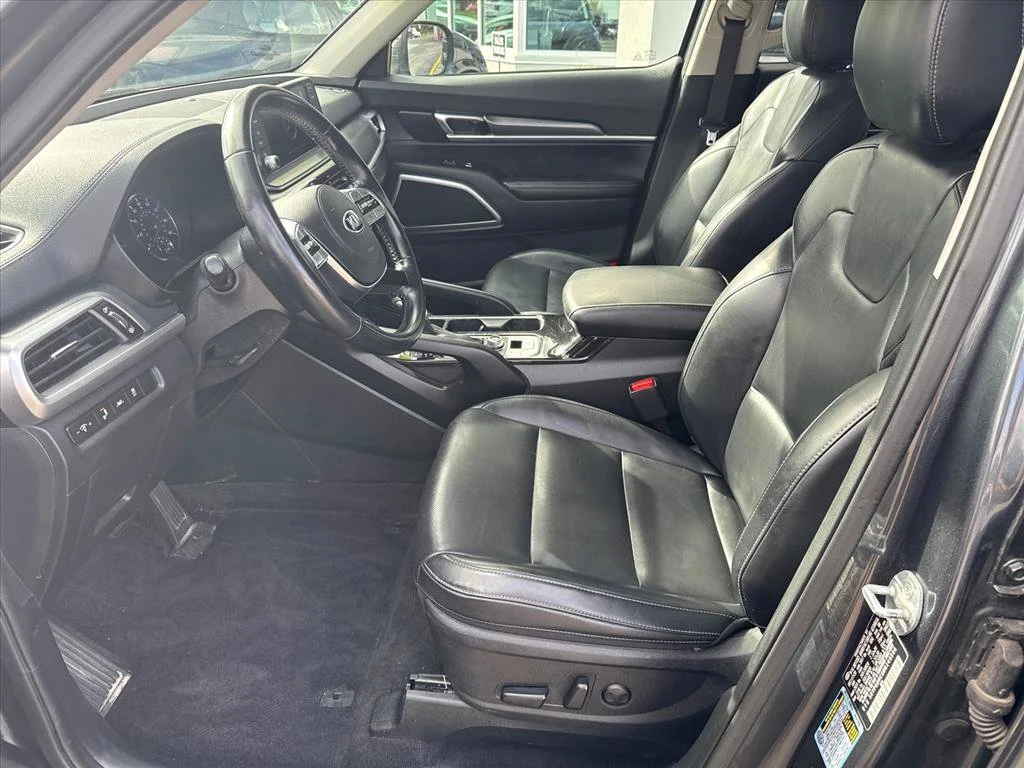 Used 2021 Gravity Grey Kia S image 9