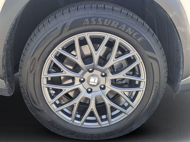 Used 2017 Silver Lexus 200t image 11