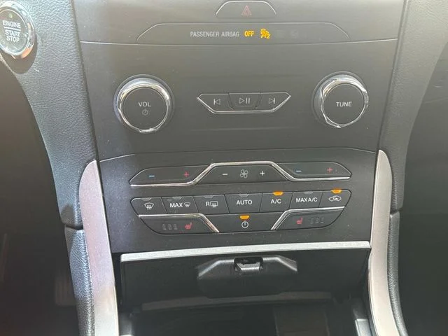 Used 2019 White Ford SEL image 33