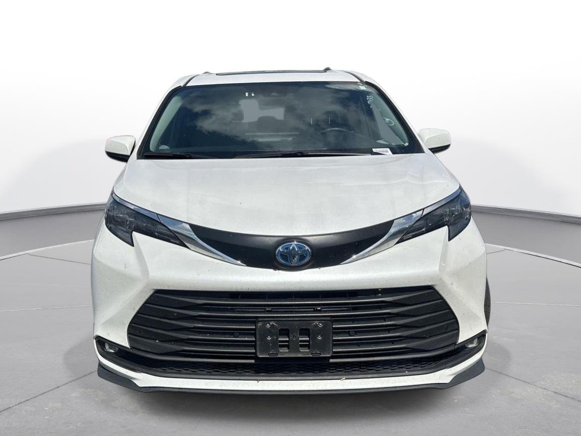 Used 2025 Wind Chill Pearl Toyota XLE image 3
