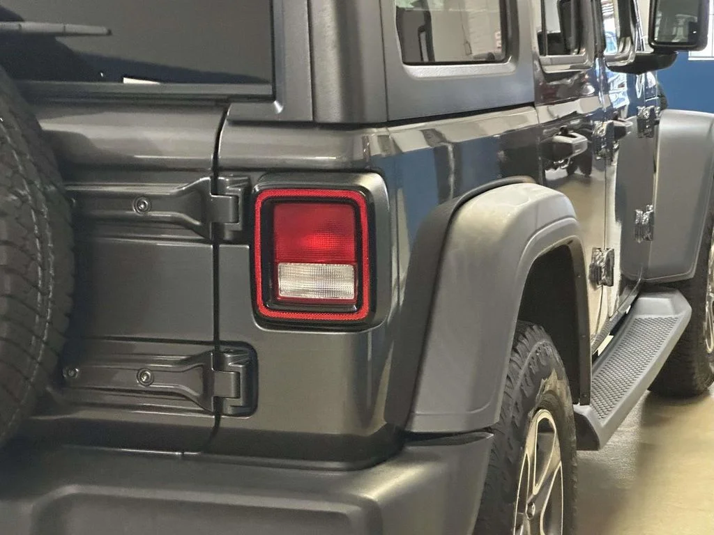 Used 2018 Gray Jeep Unlimited Sport S image 31