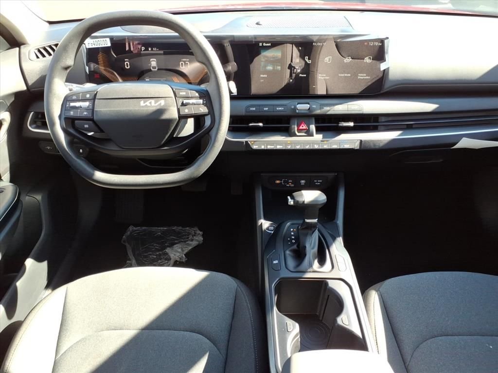 2025 Kia K4 LXS - Photo 10