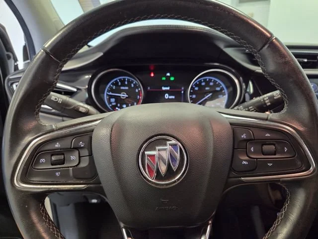 Used 2021 WHITE FROST TRICOAT Buick Select image 21