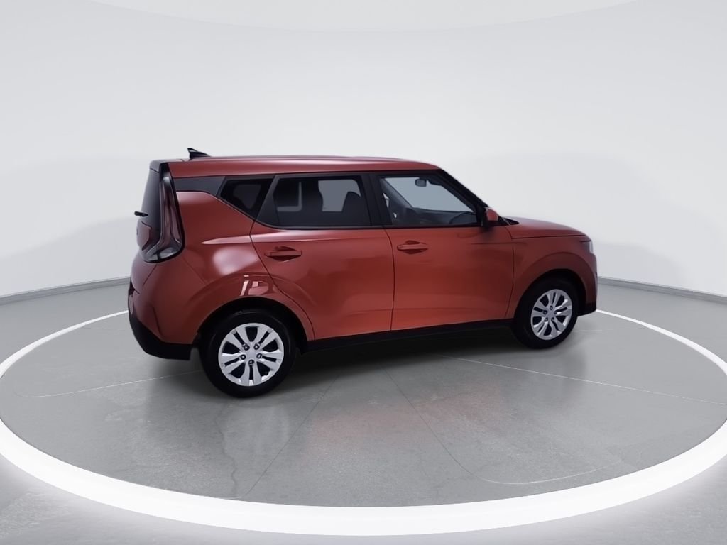 Used 2025 Red Kia LX image 9