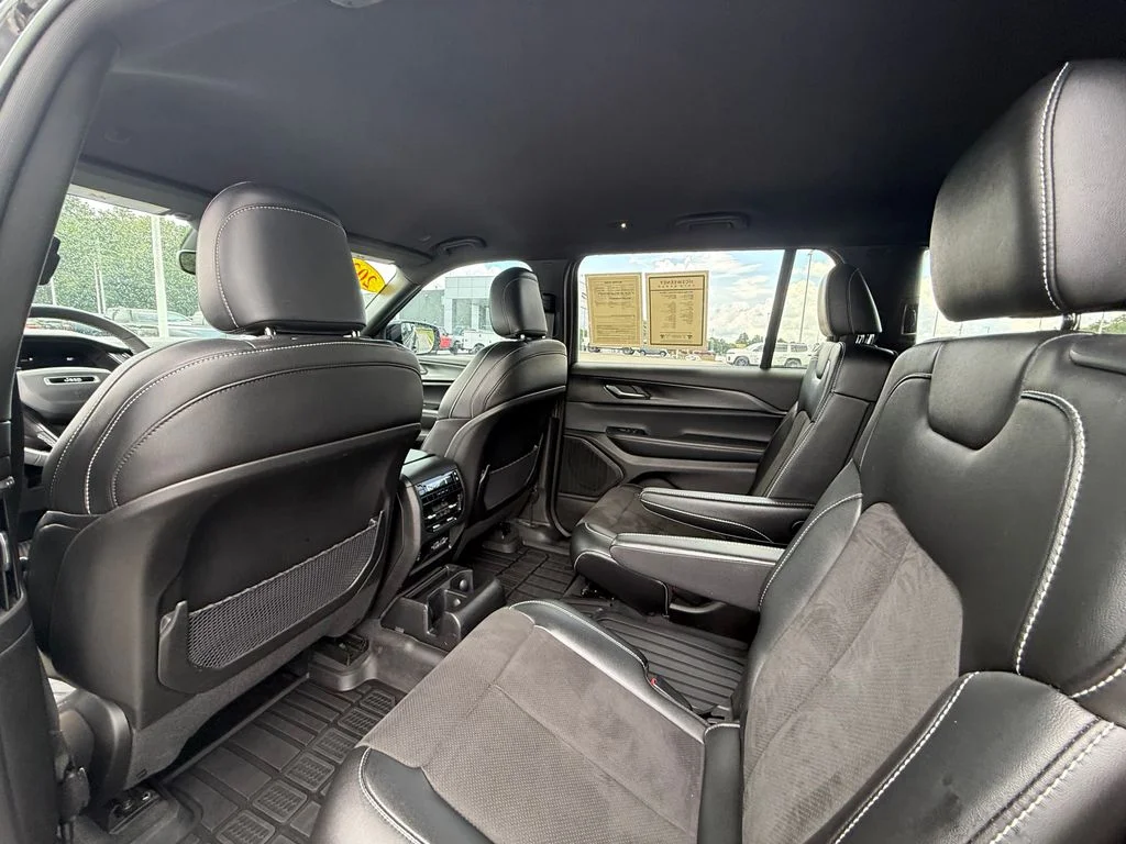 Used 2023 Black Jeep Altitude image 21