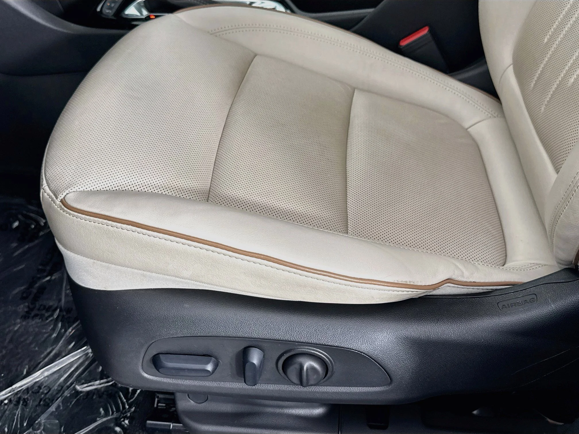 Used 2024 White Frost Tricoat Buick Avenir image 21