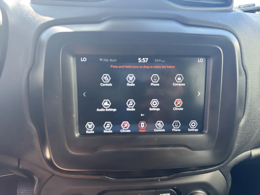 Used 2018 Glacier Metallic Jeep Trailhawk image 26