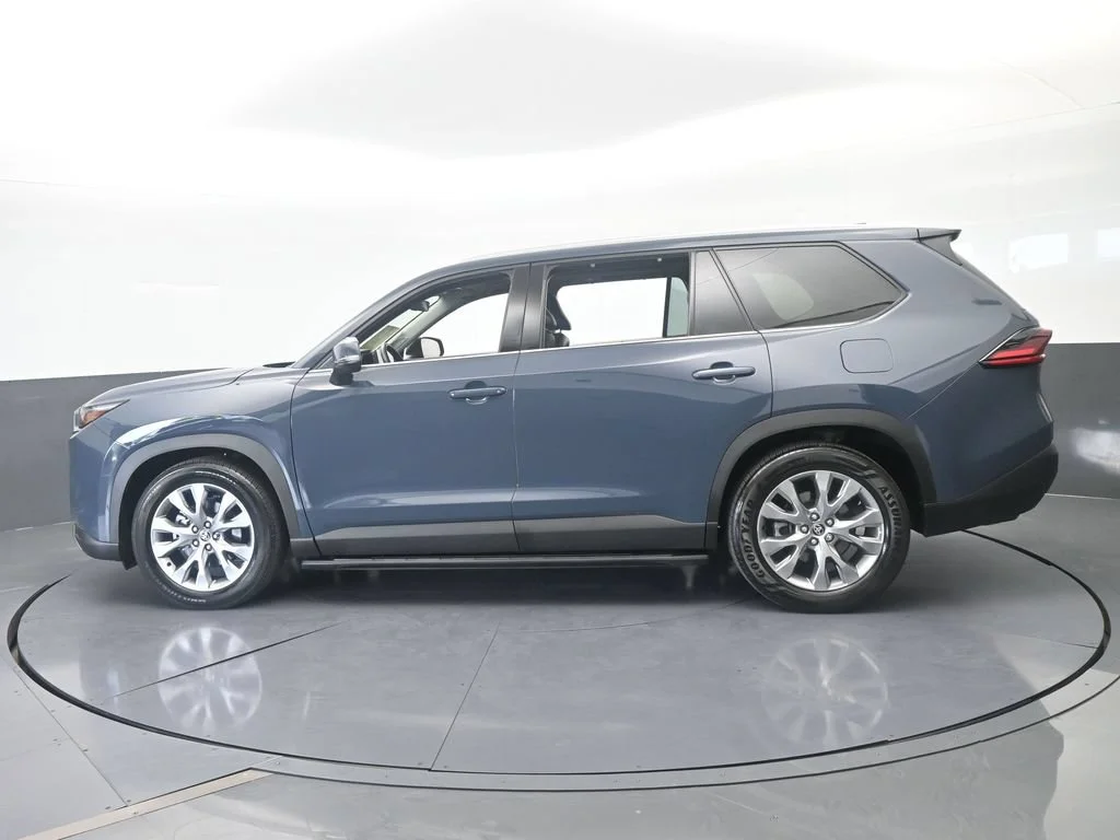 Used 2025 Cloud Toyota Limited image 3