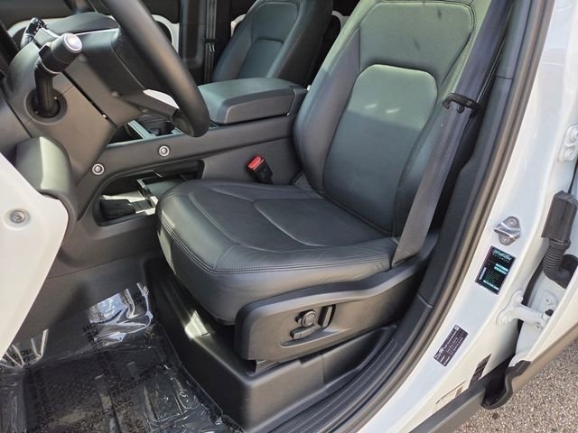 2024 Land Rover Defender SE - Photo 6