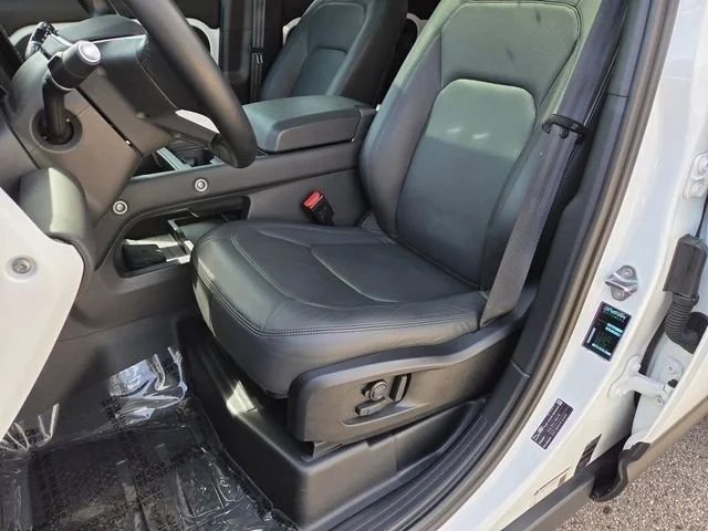 2024 Land Rover Defender SE - Photo 6