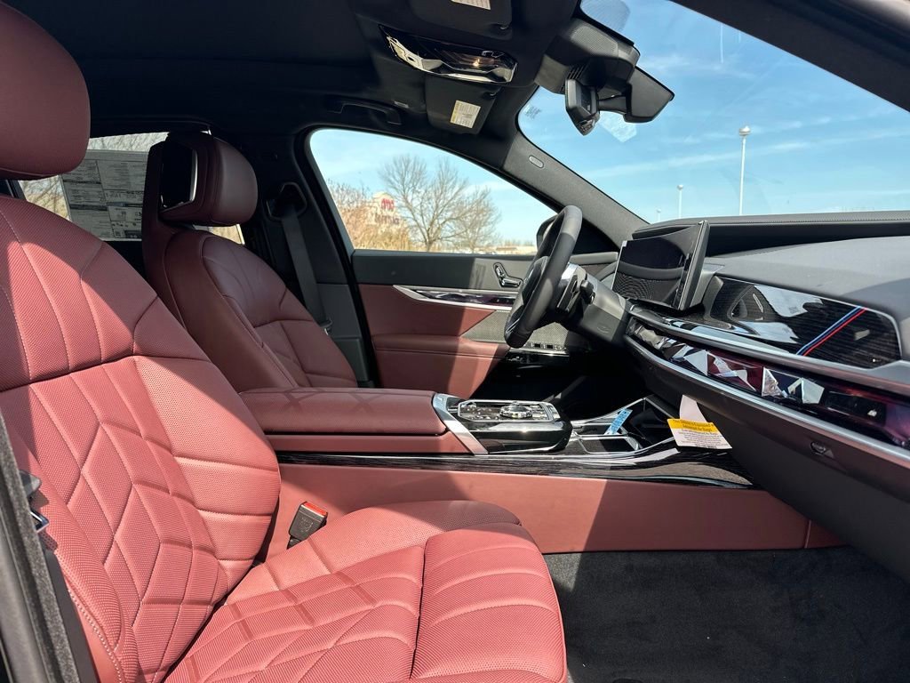 New 2026 Black Sapphire Metallic BMW 750e xDrive image 22