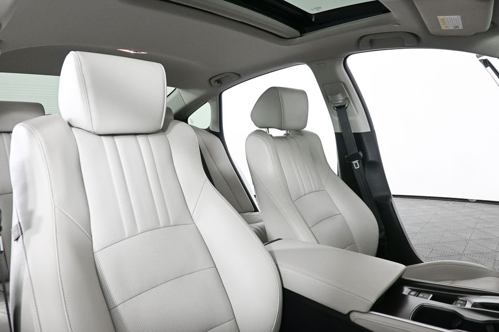 Used 2018  Honda Touring image 20