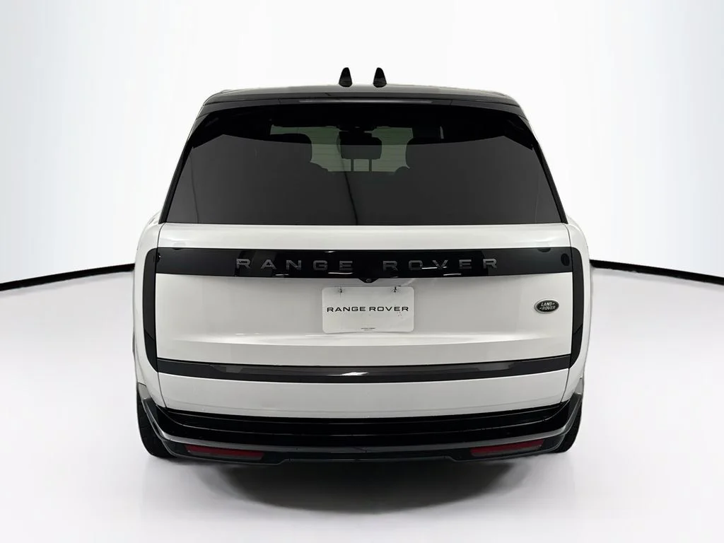 Used 2023 White Land Rover SE image 6
