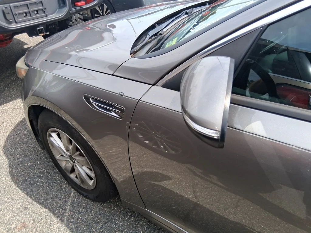 Used 2017 Silver Kia LX image 9