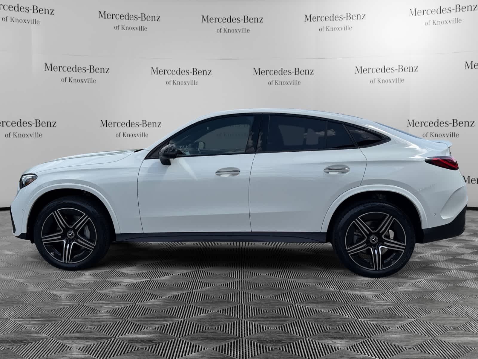 New 2027 Polar White Mercedes-Benz GLC 300 image 2