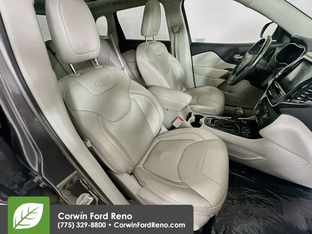 Used 2019 Granite Crystal Clearcoat Metallic Jeep Overland image 32