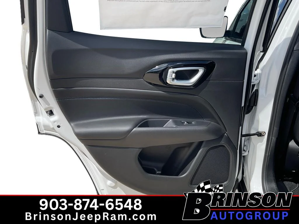 New 2026 Bright White Clearcoat Jeep Latitude Altitude image 6