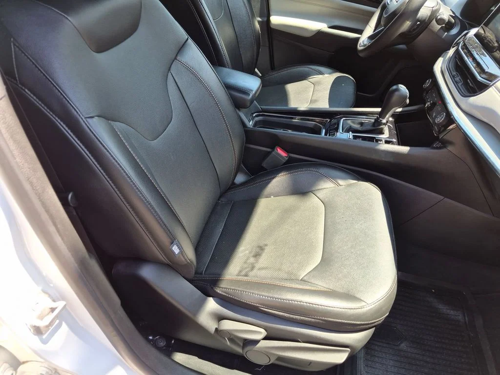 Used 2023 White Jeep Limited image 24