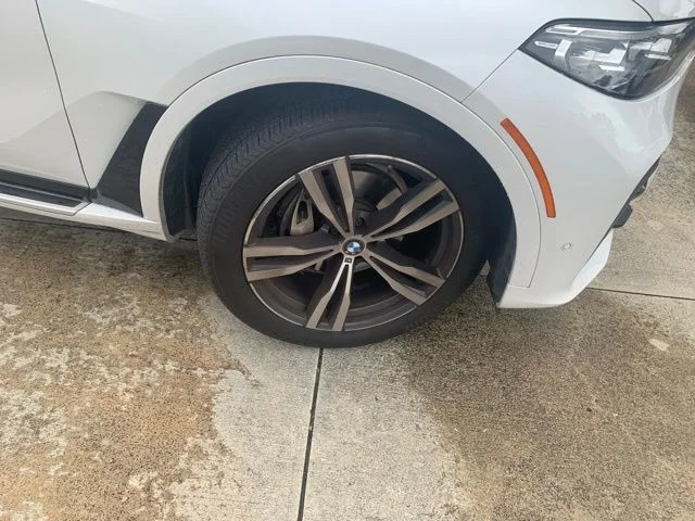 Used 2022 White BMW xDrive40i image 3