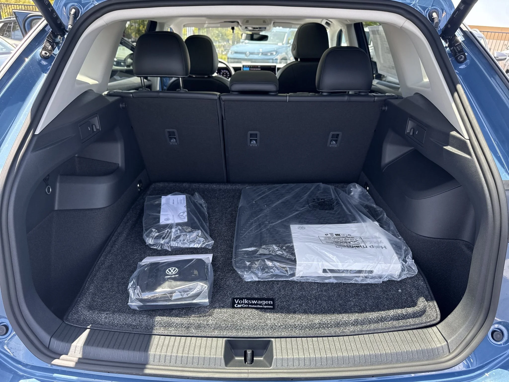 New 2026 Monterey Blue Pearl Volkswagen SE image 33