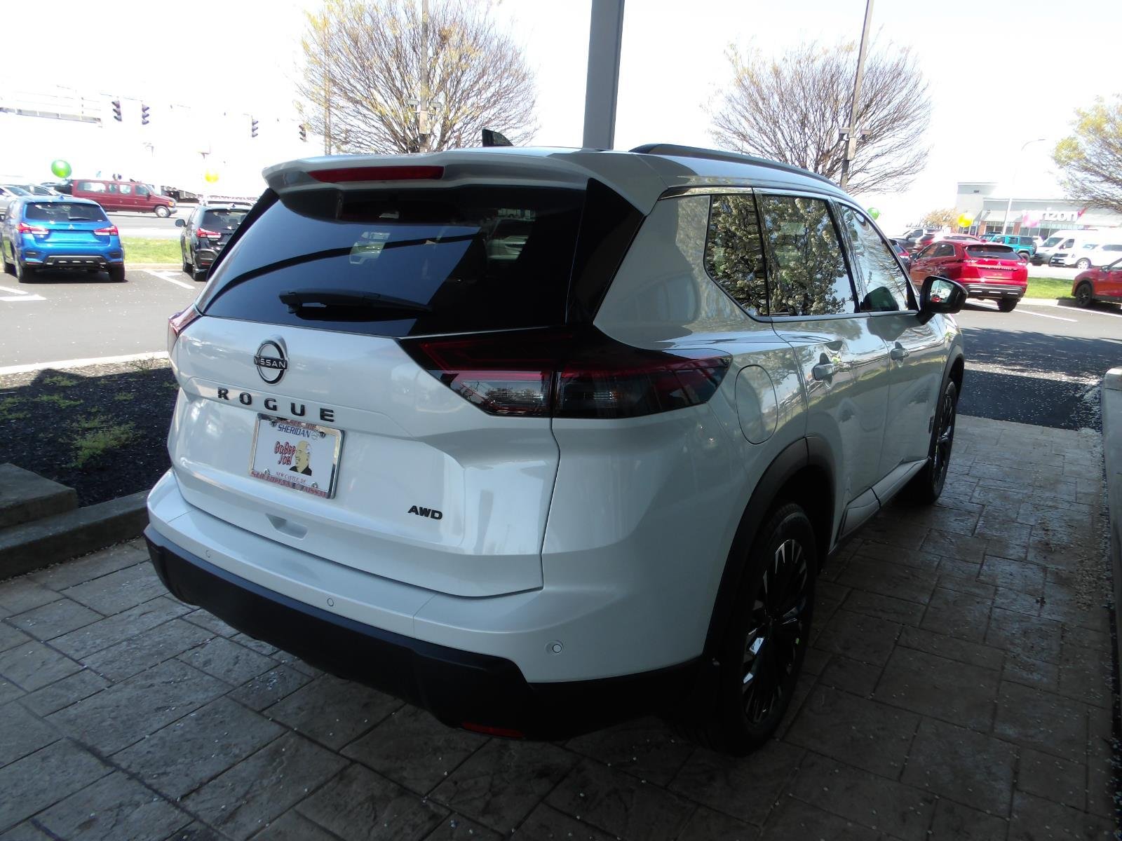 New 2026 Everest White Pearl TriCoat Nissan Dark Armor™ image 7