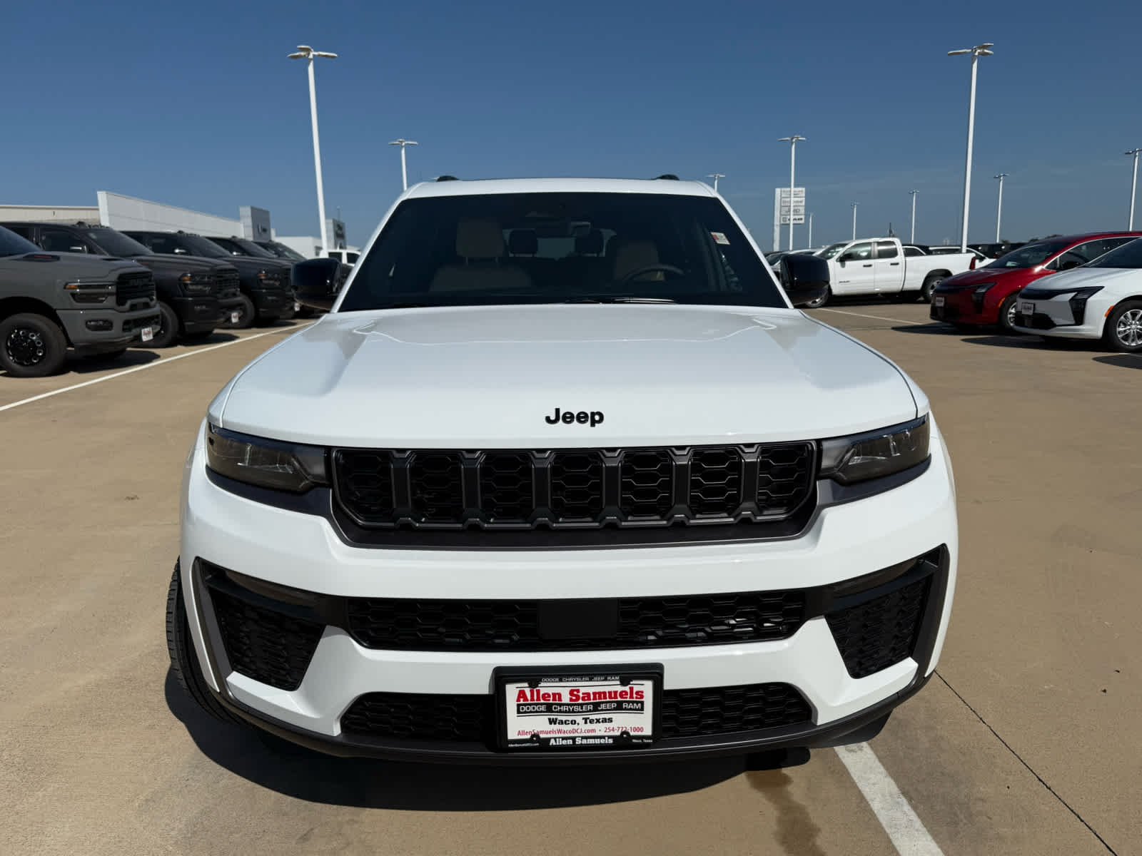 New 2026 Bright White Clear-Coat Exterior Paint Jeep Limited image 3