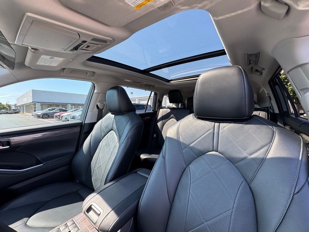 Used 2024  Toyota Platinum image 19