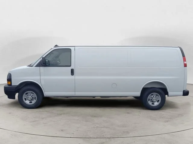 New 2025 Summit White Chevrolet WT image 2