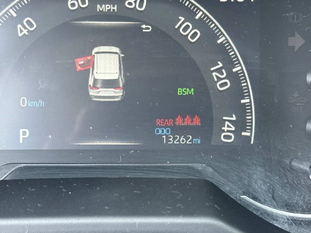 Used 2025 Beige Toyota XLE Premium image 39