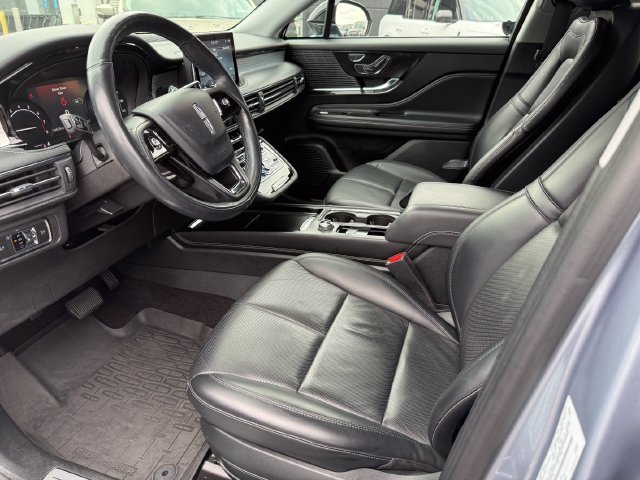Used 2022 Blue Metallic Lincoln Standard image 10