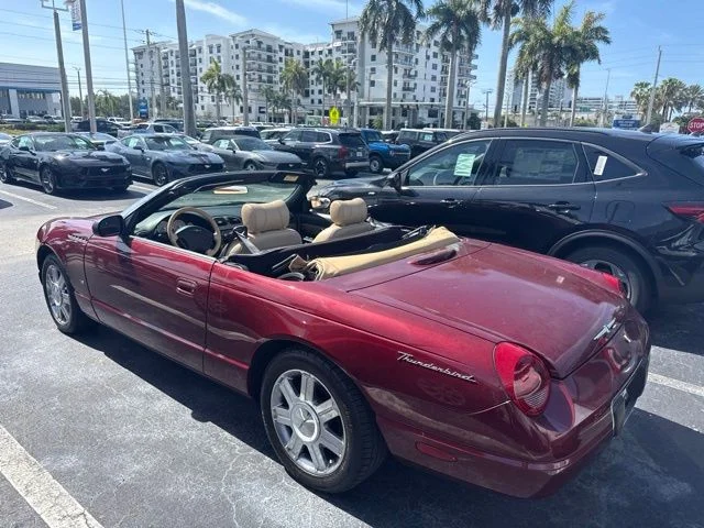 Used 2004 Red Ford Base image 3